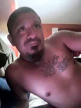 Snapshot of Burrrucecold00 chatting on 11/05/25, 04:12 Burrrucecold00 online show from 11/05/25, 04:12