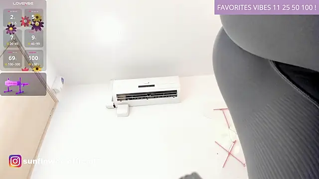 Snapshot of LissMonroe chatting on 01/28/25, 10:45 LissMonroe online show from 01/28/25, 10:45
