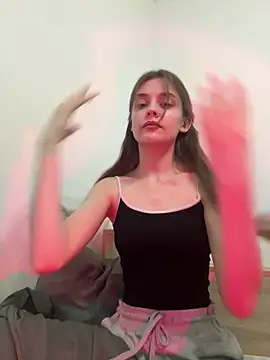 Snapshot of RayWillliams chatting on 12/18/25, 06:25 RayWillliams online show from 12/18/25, 06:25