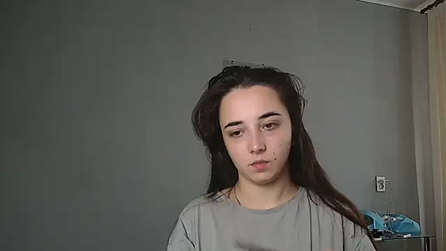 Eva Gloryy online show from 10/31/25, 11:11