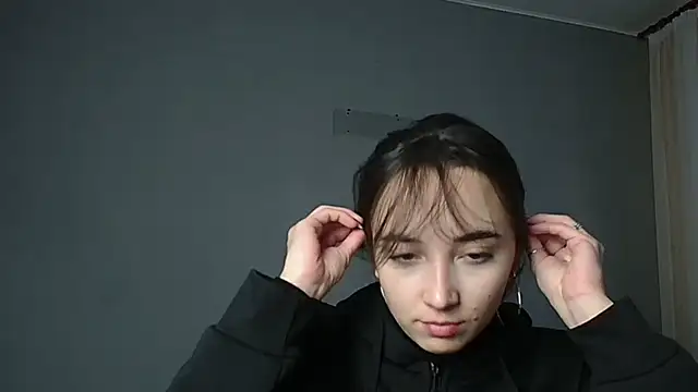 Eva Gloryy online show from 11/22/25, 10:25