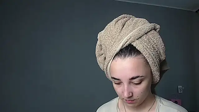 Eva Gloryy online show from 06/13/26, 10:13