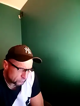 Snapshot of bobbuilder77pl chatting on 02/27/25, 01:38 bobbuilder77pl online show from 02/27/25, 01:38