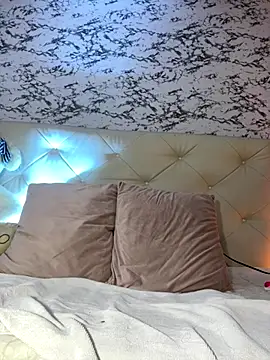 Lili  taylor online show from 12/16/25, 01:54