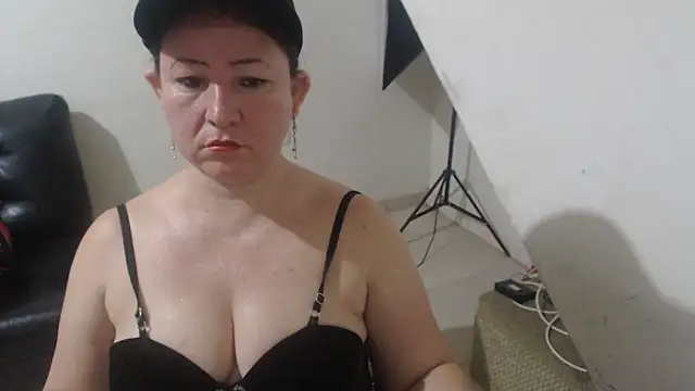 Yohis Kiut25 online show from 11/01/25, 02:57