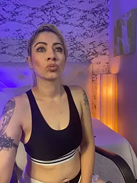 viktoria davis  online show from 02/02/25, 08:08