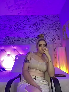 viktoria davis  online show from 02/03/25, 09:39