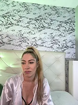 viktoria davis  online show from 02/10/25, 09:47