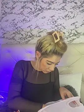 viktoria davis  online show from 02/21/25, 11:21