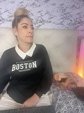 viktoria davis  online show from 02/23/25, 02:51