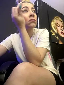 viktoria davis  online show from 10/31/25, 09:49