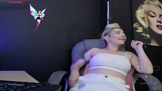 viktoria davis  online show from 11/10/25, 10:53