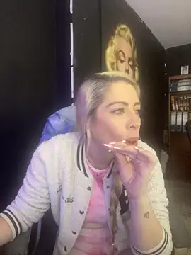 viktoria davis  online show from 11/11/25, 11:49