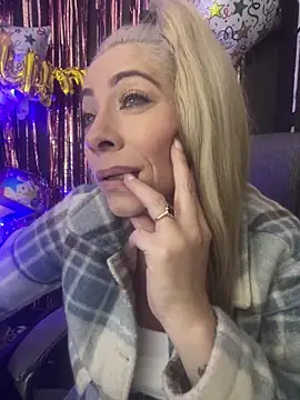 viktoria davis  online show from 12/19/25, 11:34