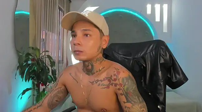 Snapshot of tattokoi chatting on 02/22/25, 10:42 tattokoi online show from 02/22/25, 10:42