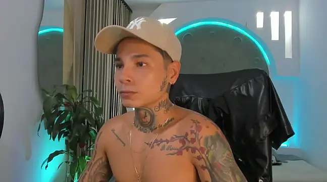 Snapshot of tattokoi chatting on 02/23/25, 02:18 tattokoi online show from 02/23/25, 02:18