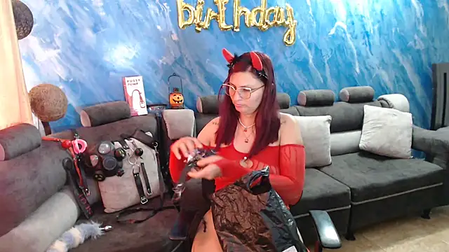 Snapshot of sachaclinford chatting on 10/28/25, 08:11 sachaclinford online show from 10/28/25, 08:11