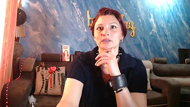 Snapshot of sachaclinford chatting on 11/01/25, 05:59 sachaclinford online show from 11/01/25, 05:59