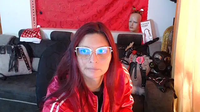 Snapshot of sachaclinford chatting on 11/11/25, 05:57 sachaclinford online show from 11/11/25, 05:57