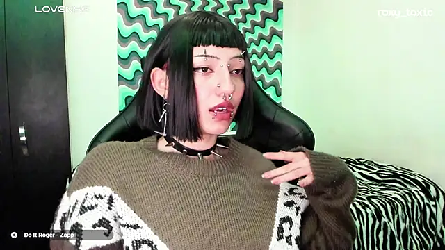 roxy toxic online show from 03/18/25, 03:20