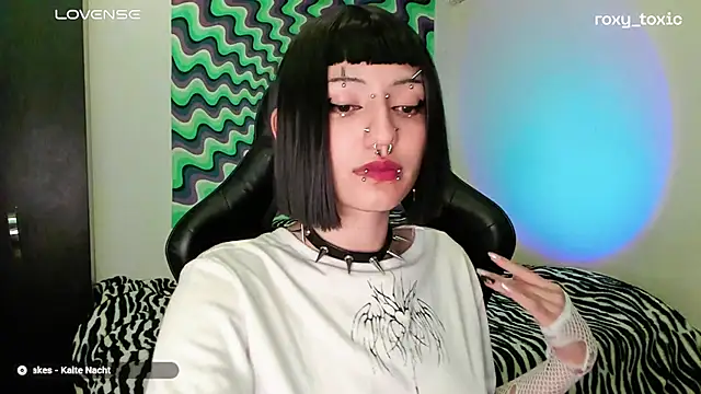 roxy toxic online show from 03/19/25, 01:54