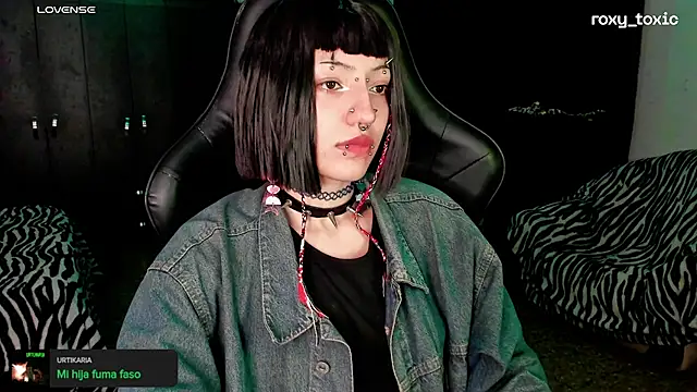 roxy toxic online show from 10/17/25, 02:15