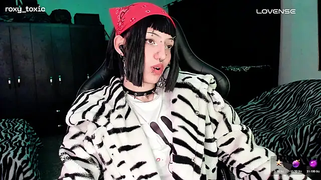 roxy toxic online show from 11/08/25, 03:29