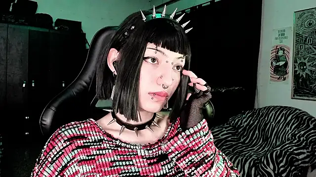 Snapshot of roxy_toxic chatting on 02/03/26, 01:15 roxy toxic online show from 02/03/26, 01:15