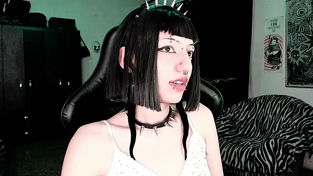 Snapshot of roxy_toxic chatting on 02/04/26, 01:00 roxy toxic online show from 02/04/26, 01:00