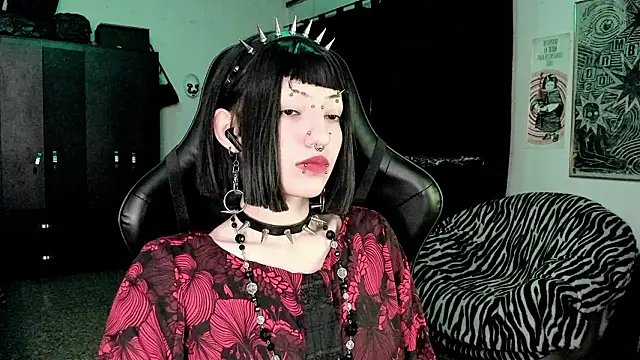 Snapshot of roxy_toxic chatting on 02/05/26, 12:26 roxy toxic online show from 02/05/26, 12:26