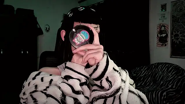 Snapshot of roxy_toxic chatting on 02/12/26, 12:49 roxy toxic online show from 02/12/26, 12:49