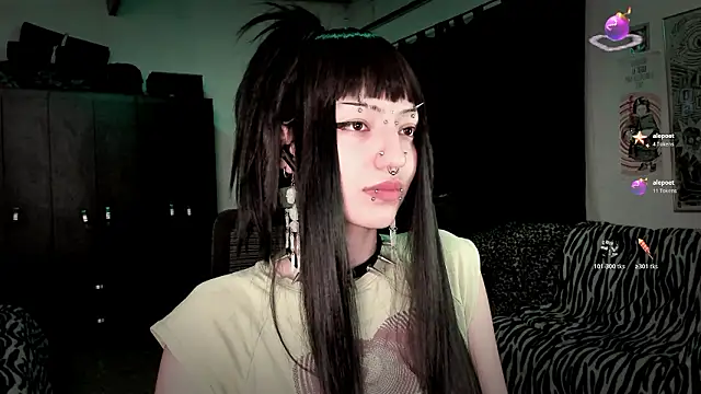 Snapshot of roxy_toxic chatting on 02/26/26, 12:20 roxy toxic online show from 02/26/26, 12:20