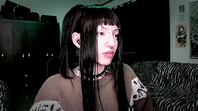 Snapshot of roxy_toxic chatting on 03/03/26, 01:12 roxy toxic online show from 03/03/26, 01:12