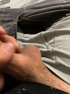 Snapshot of biggzee6 chatting on 12/17/25, 12:27 biggzee6 online show from 12/17/25, 12:27