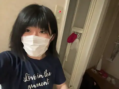 Snapshot of riri_riri_jp chatting on 06/18/26, 10:52 riri riri jp online show from 06/18/26, 10:52
