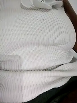 Snapshot of tasty_Chocobaar chatting on 11/23/25, 02:39 tasty Chocobaar online show from 11/23/25, 02:39