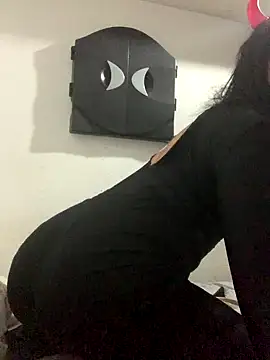 Snapshot of sofia_esclava chatting on 11/02/25, 04:20 sofia esclava online show from 11/02/25, 04:20