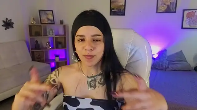Snapshot of Nicole_Foxx_ chatting on 10/16/25, 07:48 Nicole Foxx online show from 10/16/25, 07:48