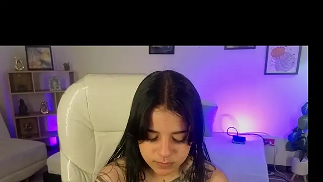 Snapshot of Nicole_Foxx_ chatting on 10/18/25, 03:24 Nicole Foxx online show from 10/18/25, 03:24