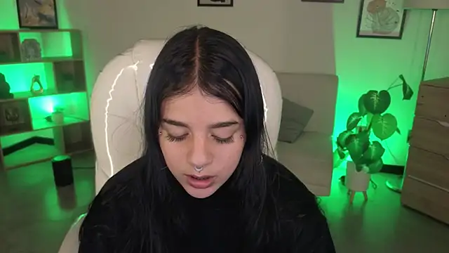 Nicole Foxx  online show from 11/24/25, 07:24