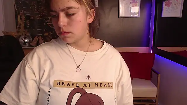 Kitten Cam online show from 09/21/25, 03:41