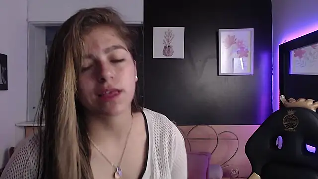 Kitten Cam online show from 10/22/25, 03:18