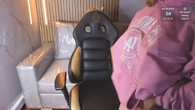 Kitten Cam online show from 11/27/25, 04:36