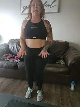 TattedMamaXOXO online show from 11/18/25, 05:06