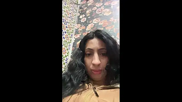 Snapshot of majdolin78 chatting on 02/13/26, 01:29 majdolin78 online show from 02/13/26, 01:29