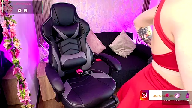 Snapshot of Aurora_thomas__1 chatting on 09/11/25, 11:38 Aurora thomas 1 online show from 09/11/25, 11:38