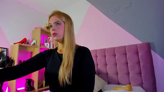 RayaCarr  online show from 02/03/26, 02:11