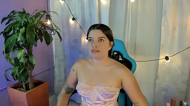 Lia little18 online show from 06/12/26, 09:25