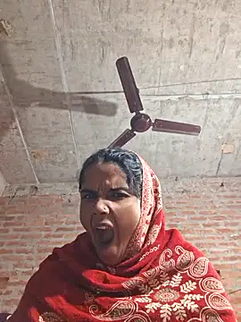 Snapshot of Sexy_Tanya69 chatting on 12/18/25, 03:45 Sexy Tanya69 online show from 12/18/25, 03:45