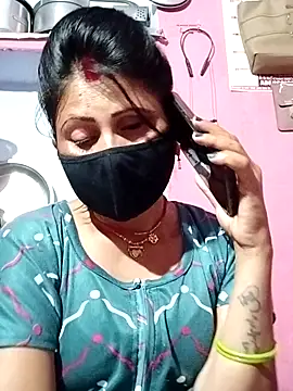 Snapshot of Bhavya_Bhan chatting on 02/25/25, 06:42 Bhavya Bhan online show from 02/25/25, 06:42